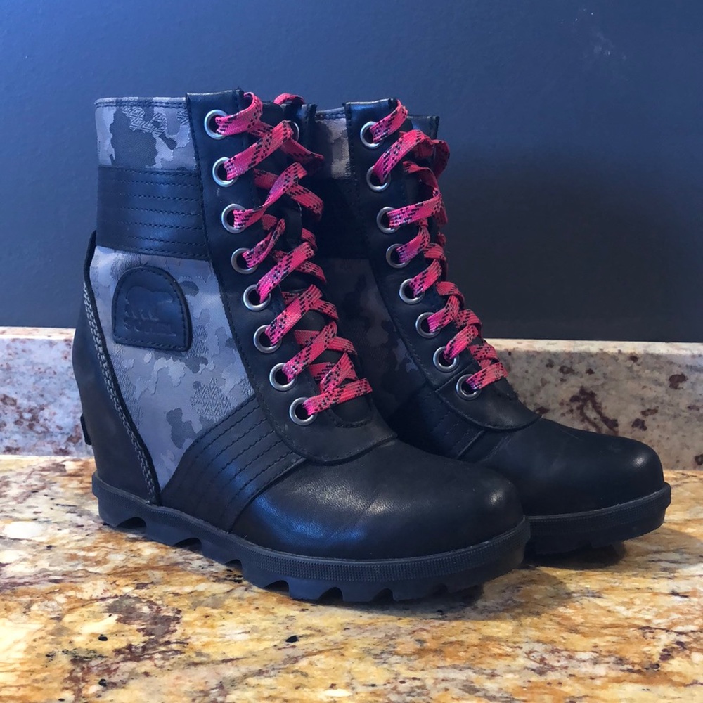 Sorel Women’s Joan of Arctic Wedge III Lexie Bootie